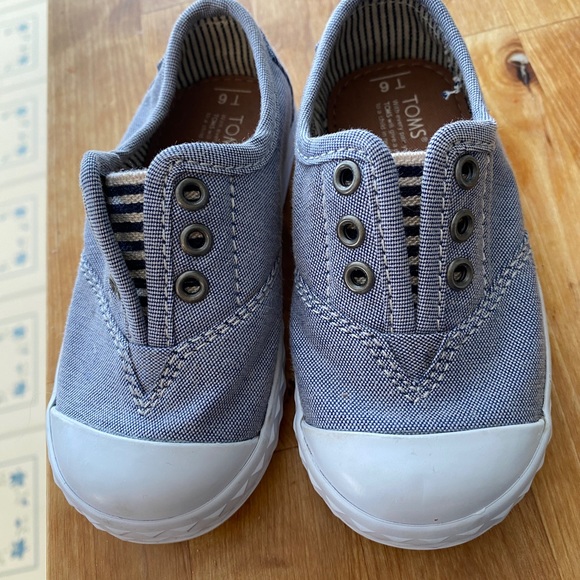 TOMS pull on toddler size 6 shoes gray black and white stripe T6 - Picture 5 of 5
